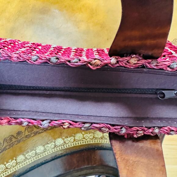 Womens Native Artisan Handwoven Sturdy Abaca Cranberry Handbag Wooden Handles - Picture 4 of 5